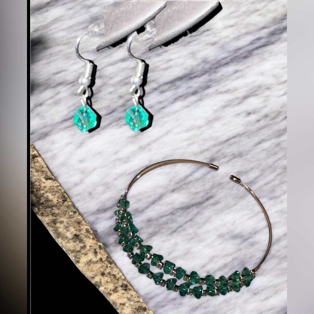 2pc Green cuff bracelet & earring Elegant Green Beaded Jewelry Set NEW IN BOX